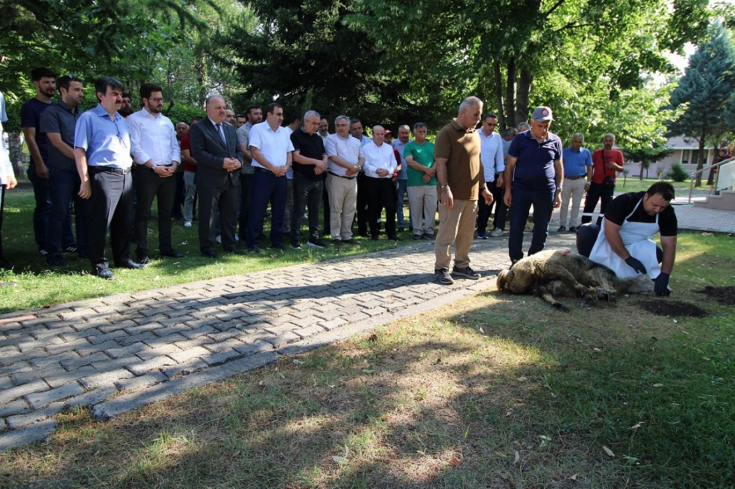 İDAREMİZDE KURBAN KESİMİ YAPILDI